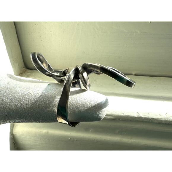 Sculptural Abstract Modern Ring Adjustable - Picture 9 of 9